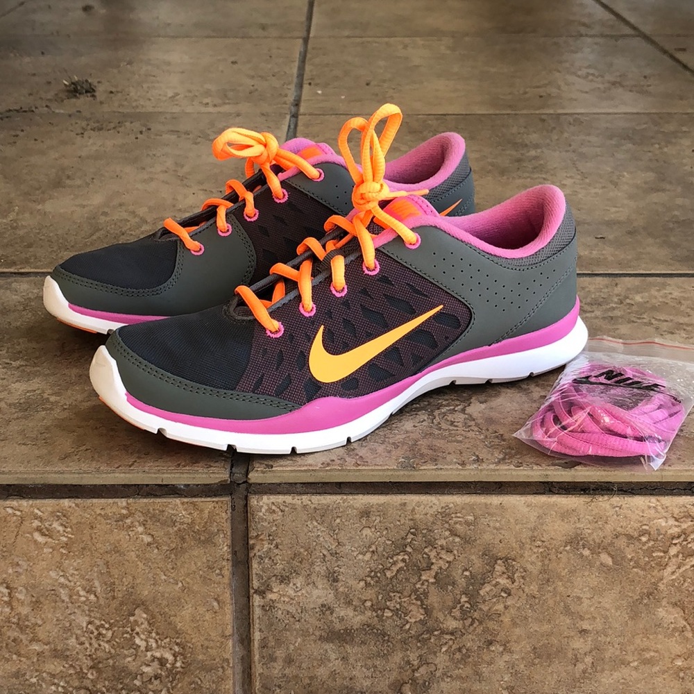 Women’s Nike flex trainer/running shoe